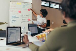 به چه کسی دیجیتال مارکتر می گویند