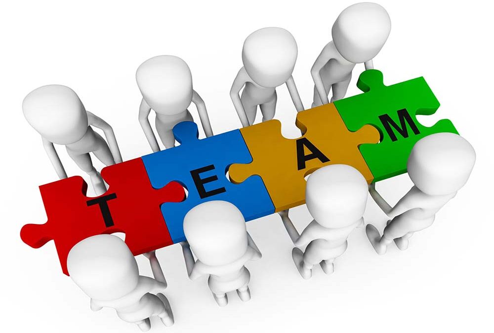 تفاوت کار گروهی و کار تیمی تیم یا گروه مکتوب مجله علمی آموزشی مکتب‌خونه