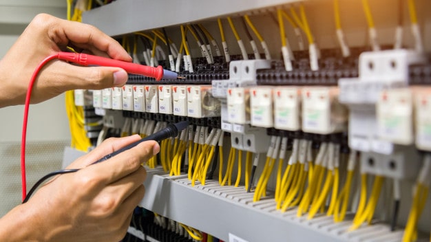اپلای و تحصیل در خارج به عنوان مهندس برق